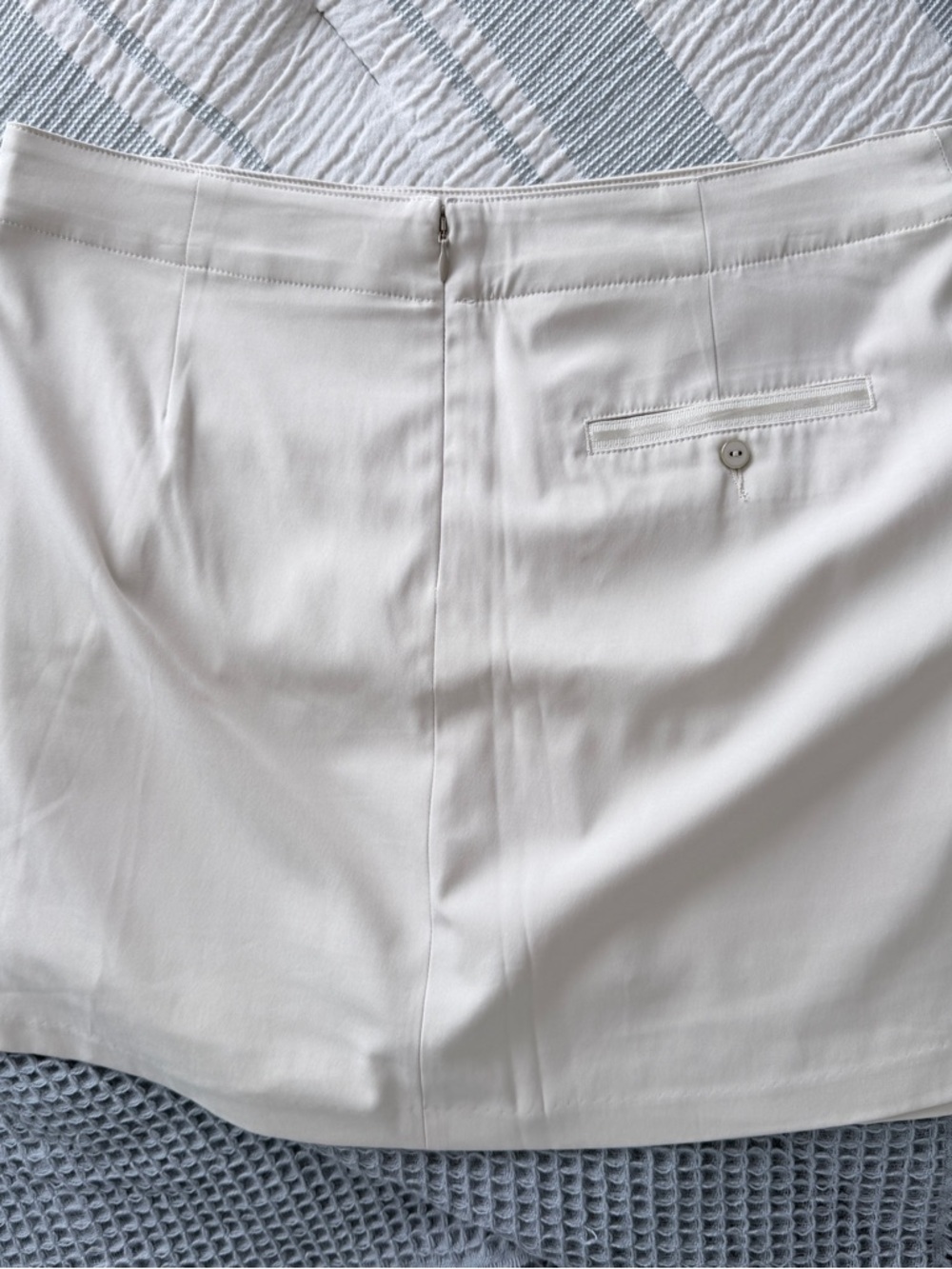 Lady Hagen White Flat-Front Men's Golf Shorts